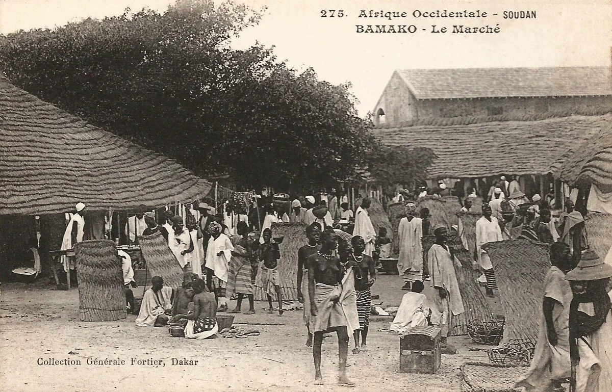 Cartão-postal de François-Edmond Fortier com o mercado de Bamako, no Sudão Francês, no início do século XX