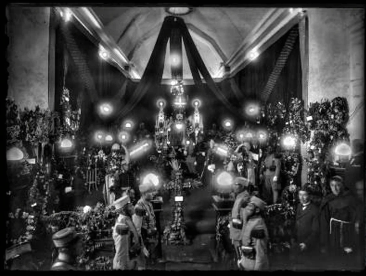 Câmara ardente de Velasco Astete na catedral de Cusco, foto de Martín Chambi, 1925